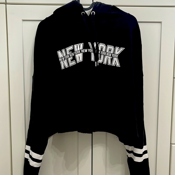 H&M New York cropped hoodie - Picture 1 of 2